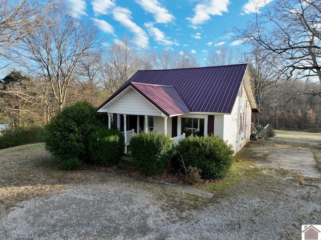 view of front facade with covered porch