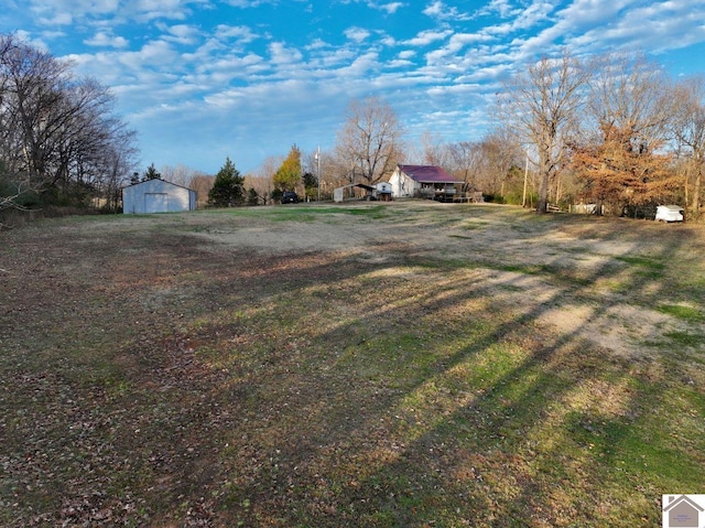 view of yard with an outbuilding and a garage