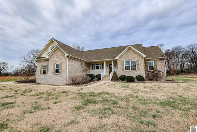 view of front of house featuring a front lawn and covered porch