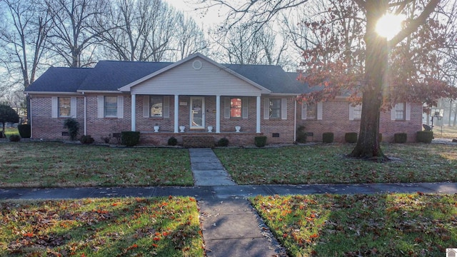 ranch-style house featuring a front yard