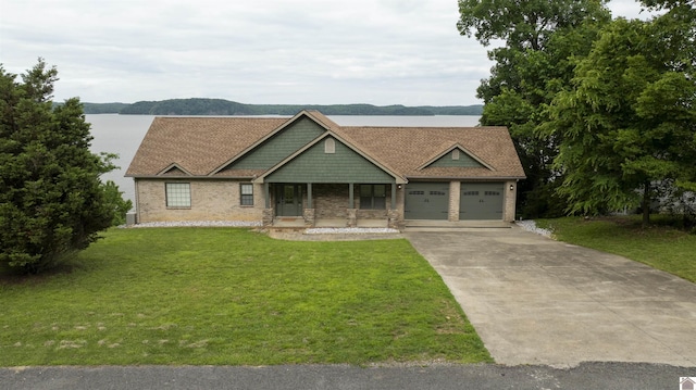 craftsman-style house featuring a mountain view, a porch, and a front lawn