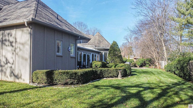 view of side of property featuring a yard