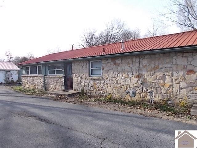 view of front facade