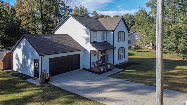 view of front of property featuring a front lawn