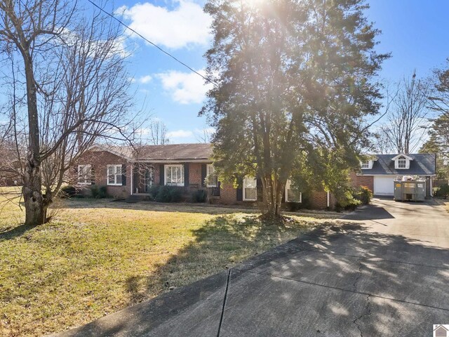 view of front of home featuring a garage and a front lawn