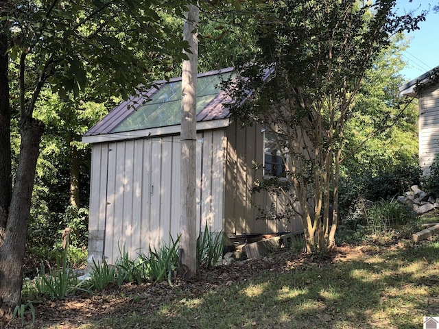 view of outbuilding