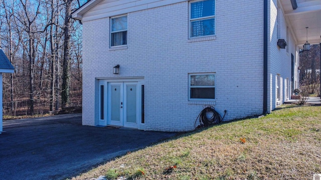 back of house featuring a lawn