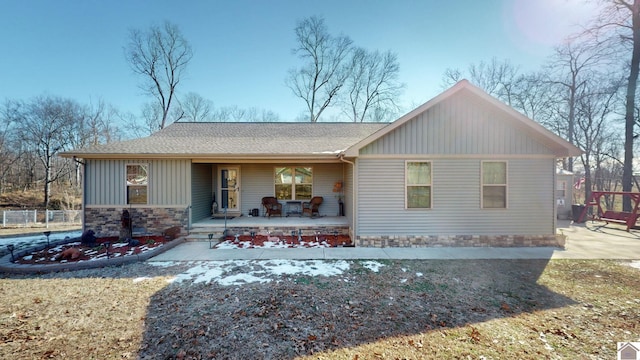 single story home with covered porch