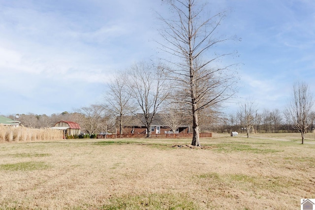 view of yard featuring a rural view