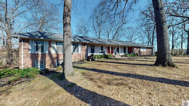 view of front of property with a front lawn and a porch