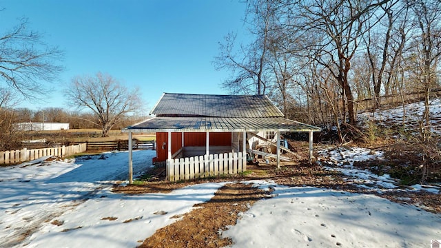 exterior space featuring an outbuilding