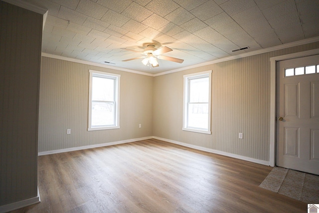 entrance foyer with ceiling fan, crown molding, and hardwood / wood-style flooring