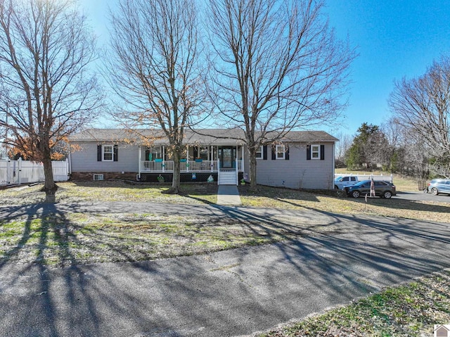 single story home featuring a porch