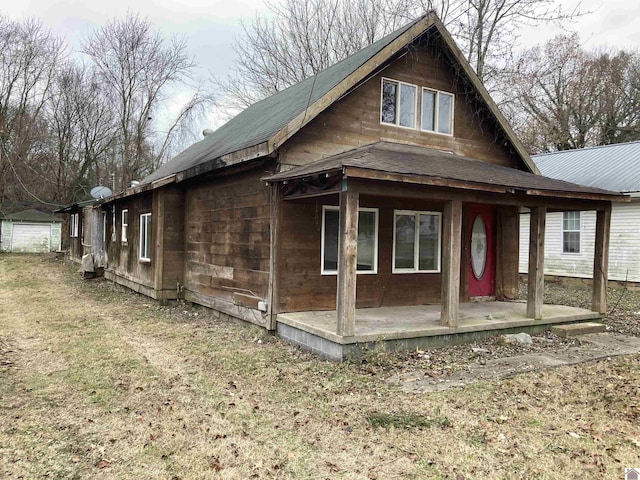 exterior space featuring a front yard and a porch