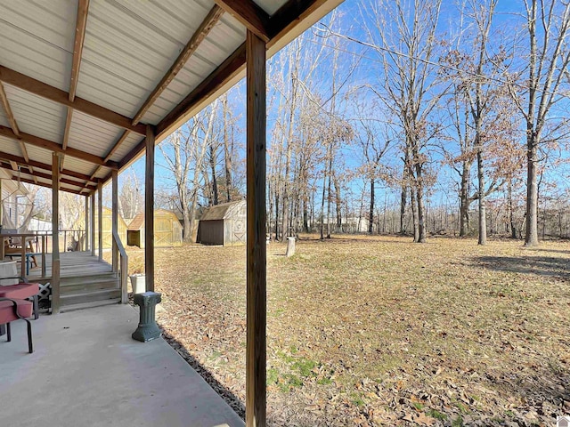 view of yard with a shed