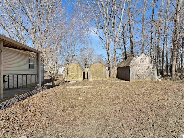 view of yard with a storage shed