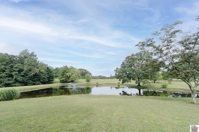 view of yard featuring a water view