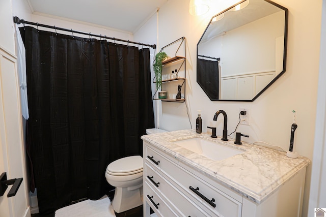 bathroom with toilet, a shower with shower curtain, and vanity