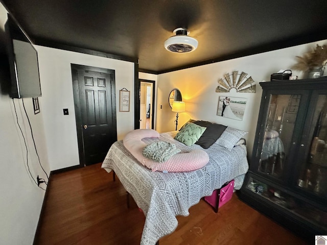 bedroom with dark wood-type flooring and ceiling fan