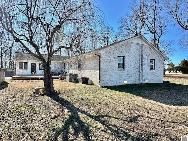 view of side of property with a lawn