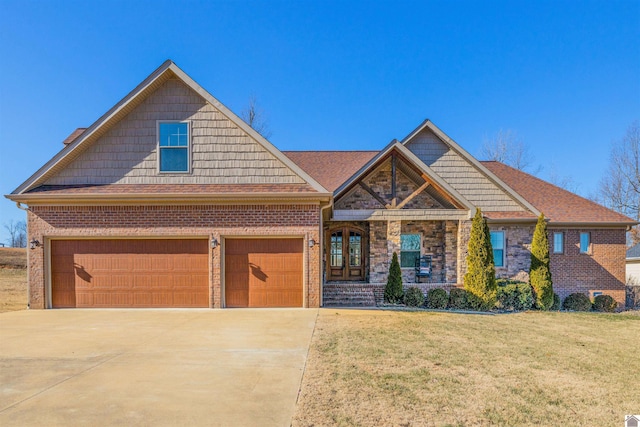 craftsman house featuring a front yard