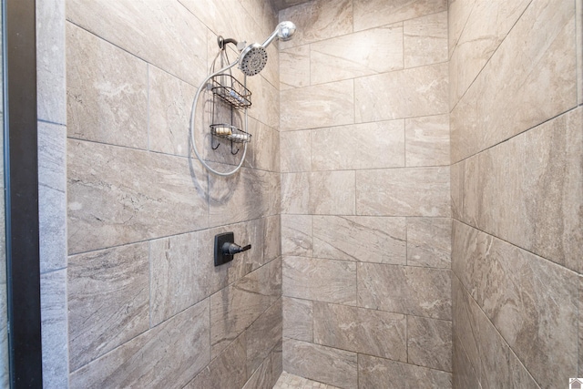 room details featuring tiled shower