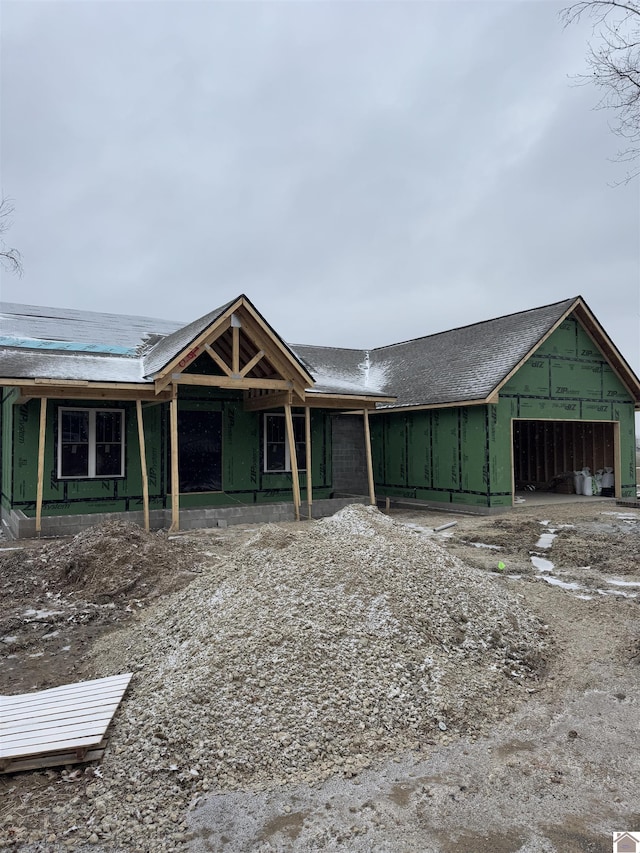 view of front facade with a garage