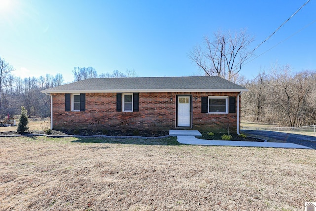 single story home with a front yard