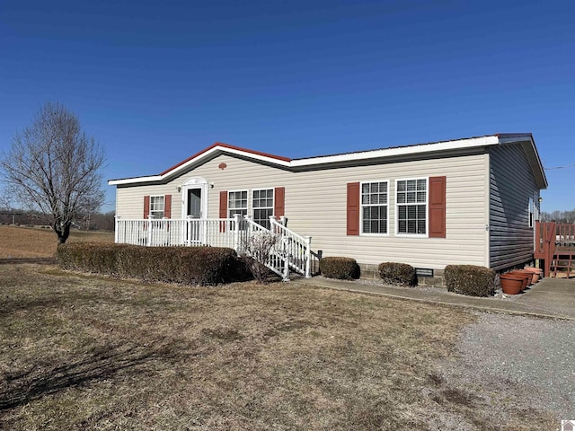 view of front of house with a front yard