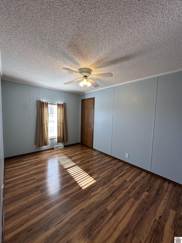 unfurnished bedroom featuring a textured ceiling, dark wood-type flooring, and ceiling fan