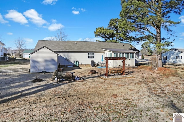 back of house featuring a lawn