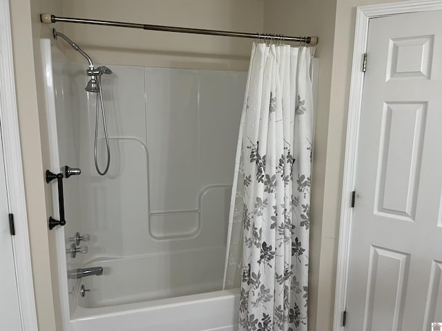 bathroom with shower / tub combo with curtain