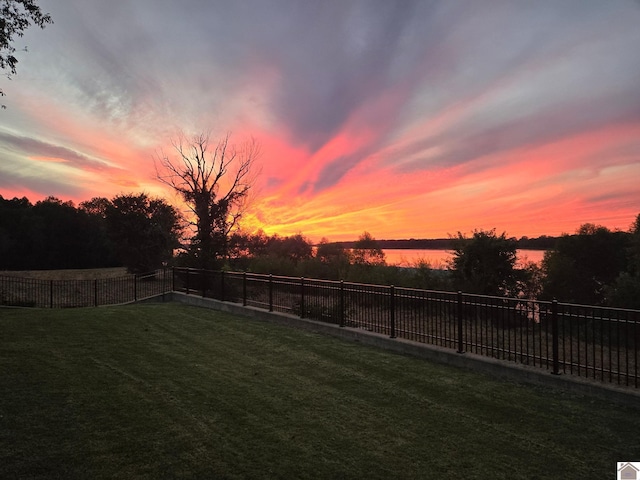 view of yard at dusk