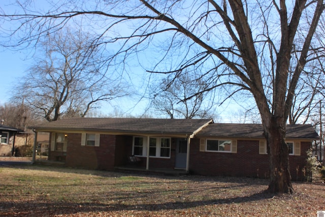 ranch-style home with a front yard