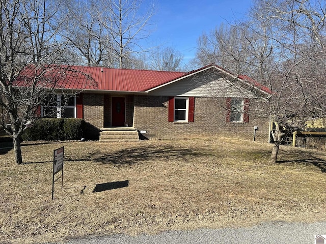 single story home with a front lawn