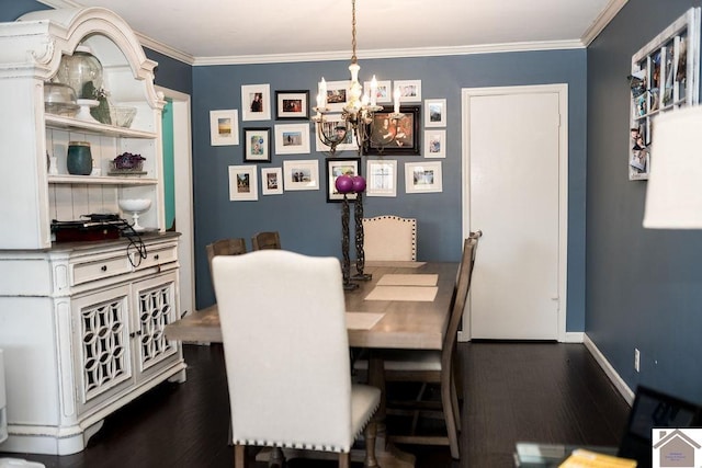 dining space with an inviting chandelier, baseboards, ornamental molding, and wood finished floors