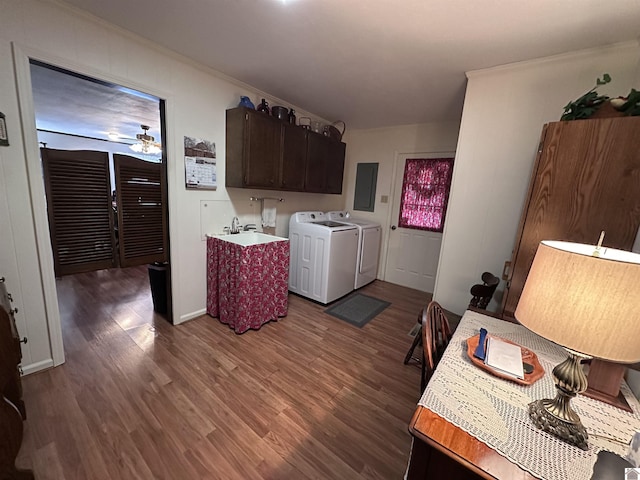 washroom featuring sink, ceiling fan, cabinets, dark hardwood / wood-style floors, and independent washer and dryer