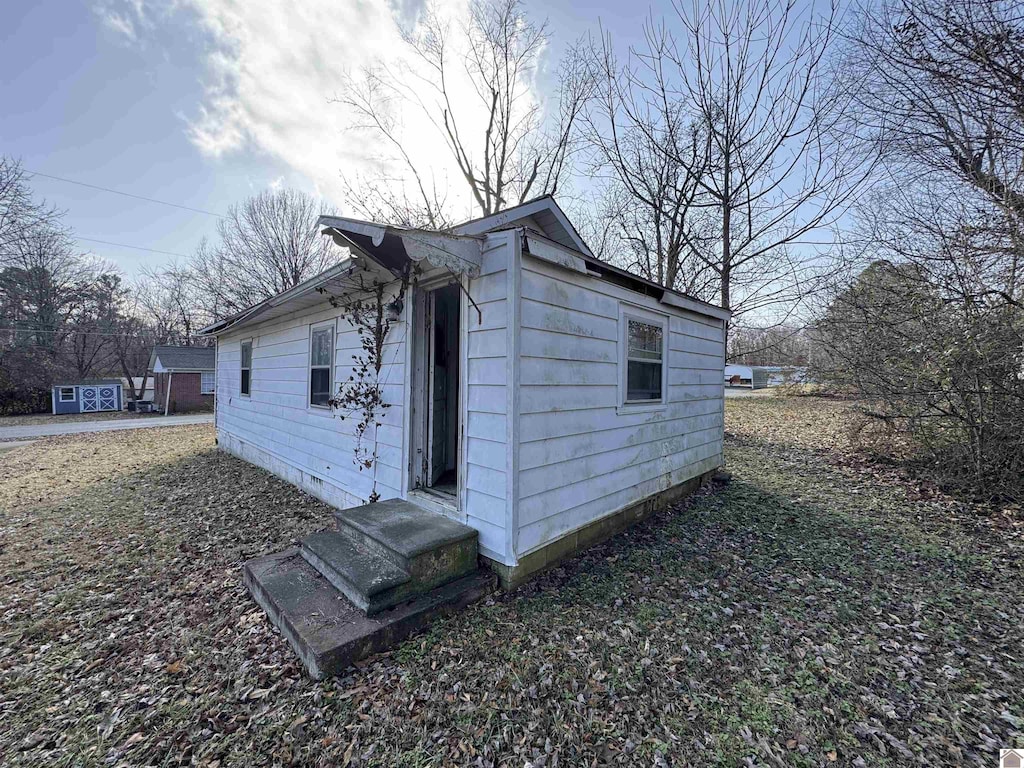 view of outbuilding