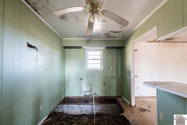 laundry area with crown molding and ceiling fan