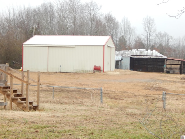 view of yard with an outdoor structure