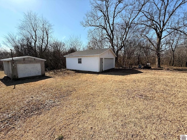 view of yard featuring an outbuilding and a garage