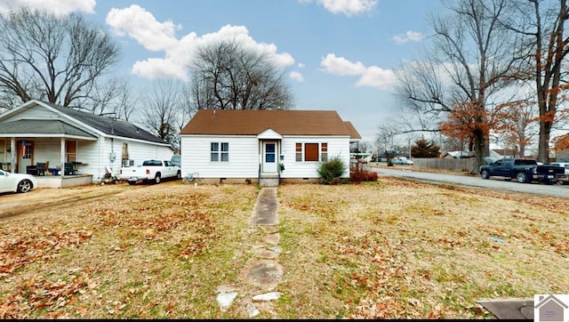 view of front of property with a front lawn