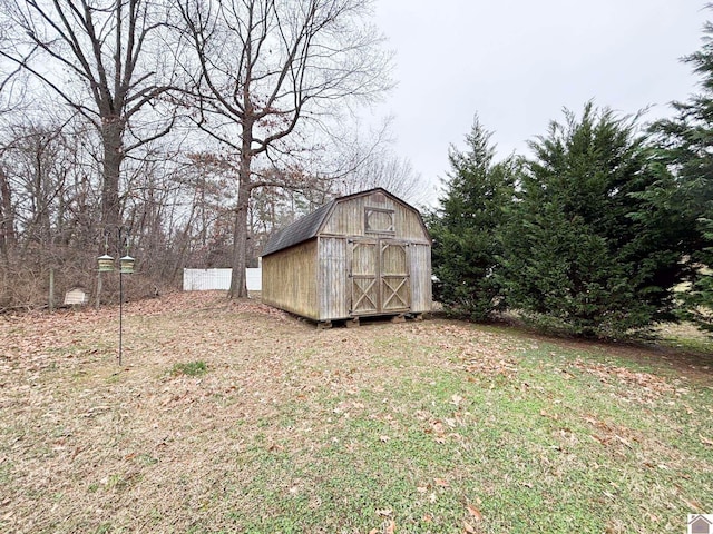 view of outdoor structure featuring a yard