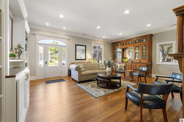 502 N 5th St, Paducah, KY 42001 - living area featuring ornamental molding, healthy amount of natural light, recessed lighting, light wood-type flooring, and baseboards