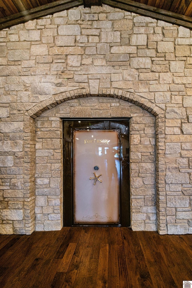 details featuring hardwood / wood-style flooring