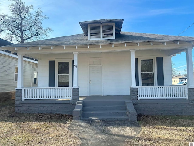 view of front of house featuring a porch