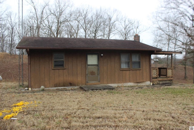 view of front of property with a front yard