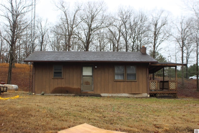 view of front of house featuring a front yard