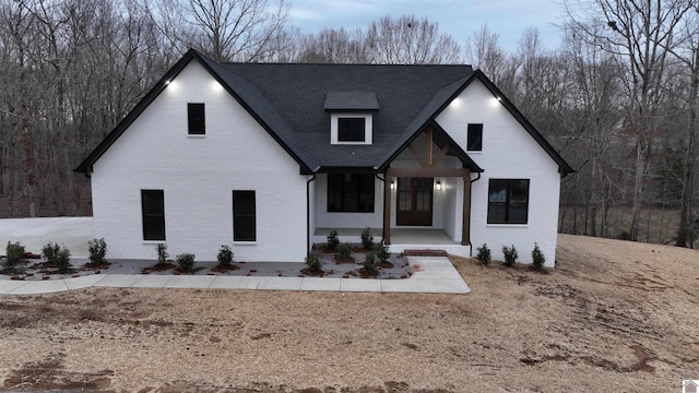 modern farmhouse style home featuring covered porch