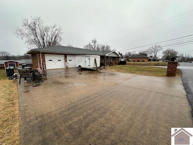 view of front of property featuring a garage and a front lawn